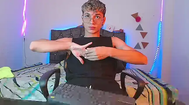 Snapshot of andrew_willyams chatting on March 2025 02:47:01 PM andrew willyams online show from March 2025 02:47:01 PM