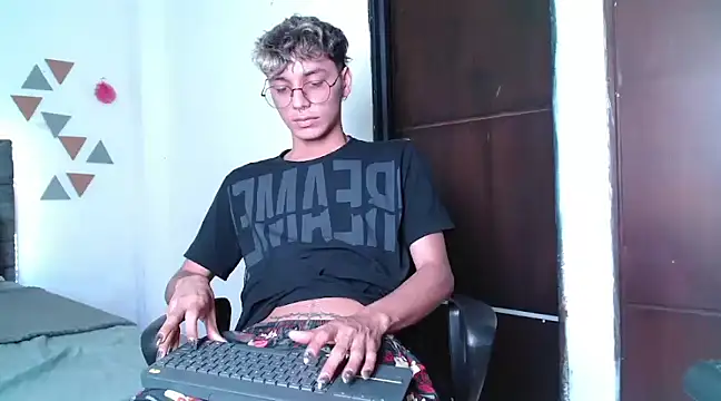 Snapshot of andrew_willyams chatting on January 2025 02:11:01 PM andrew willyams online show from January 2025 02:11:01 PM