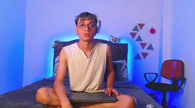 Snapshot of andrew_willyams chatting on January 2025 11:01:02 AM andrew willyams online show from January 2025 11:01:02 AM