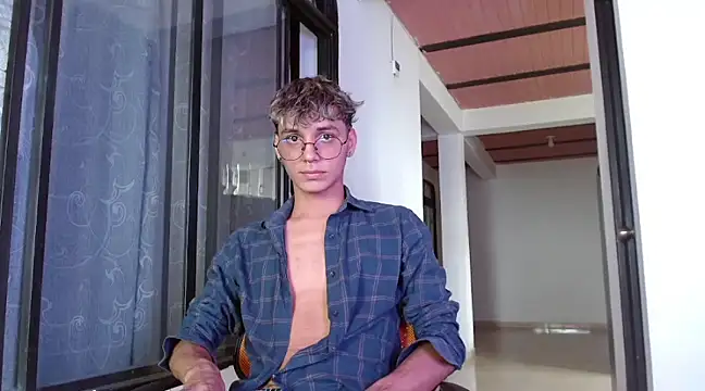 Snapshot of andrew_willyams chatting on January 2025 07:49:01 PM andrew willyams online show from January 2025 07:49:01 PM