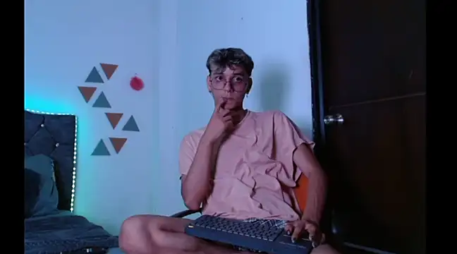 Snapshot of andrew_willyams chatting on January 2025 07:54:01 PM andrew willyams online show from January 2025 07:54:01 PM