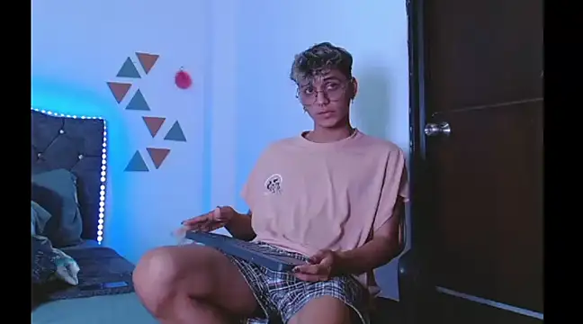 Snapshot of andrew_willyams chatting on January 2025 04:51:02 PM andrew willyams online show from January 2025 04:51:02 PM