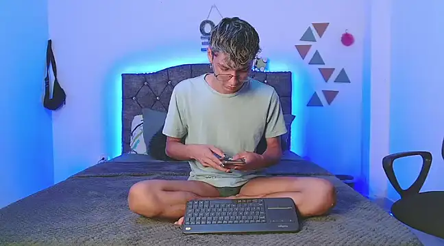 Snapshot of andrew_willyams chatting on January 2025 06:10:02 PM andrew willyams online show from January 2025 06:10:02 PM