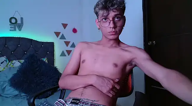 Snapshot of andrew_willyams chatting on January 2025 10:57:01 PM andrew willyams online show from January 2025 10:57:01 PM