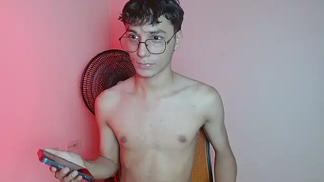 Snapshot of andrew_willyams chatting on November 2025 12:58:02 AM andrew willyams online show from November 2025 12:58:02 AM