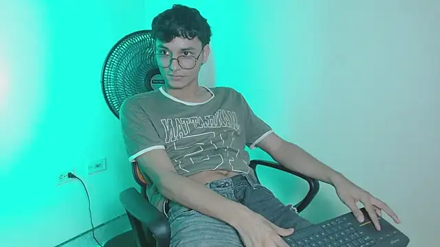 Snapshot of andrew_willyams chatting on November 2025 10:46:01 PM andrew willyams online show from November 2025 10:46:01 PM