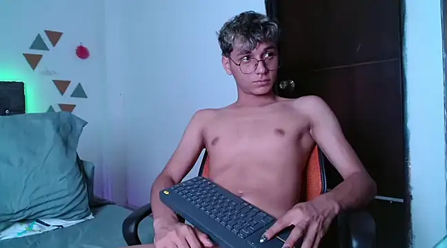 Snapshot of andrew_willyams chatting on January 2025 05:12:02 PM andrew willyams online show from January 2025 05:12:02 PM