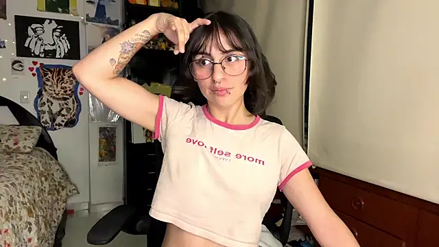 Snapshot of B0nnie_H0ney chatting on April 2026 01:29:02 AM B0nnie H0ney online show from April 2026 01:29:02 AM