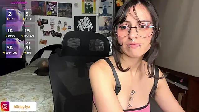 Snapshot of B0nnie_H0ney chatting on June 2026 12:52:01 AM B0nnie H0ney online show from June 2026 12:52:01 AM