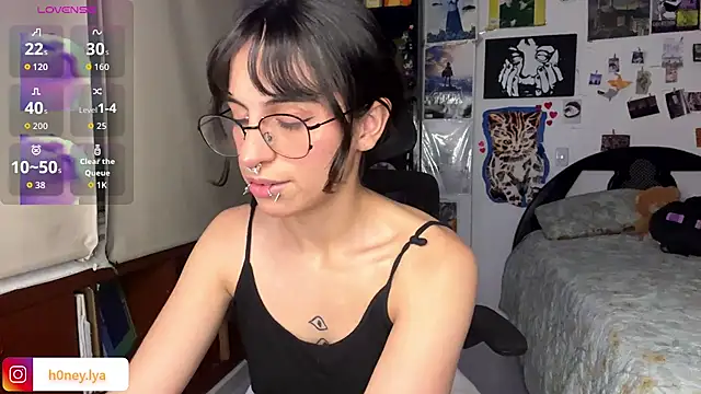 Snapshot of B0nnie_H0ney chatting on June 2026 01:55:02 AM B0nnie H0ney online show from June 2026 01:55:02 AM