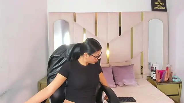 Salmaportman69 online show from January 2026 03:48:02 PM