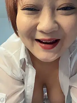 Snapshot of Hey-Cute chatting on October 2025 11:33:02 AM Hey-Cute online show from October 2025 11:33:02 AM