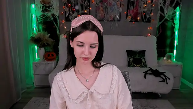 Snapshot of SamanthaaaWalker chatting on October 2025 08:31:02 PM SamanthaaaWalker online show from October 2025 08:31:02 PM