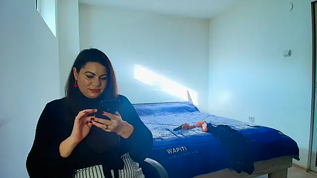 Snapshot of VixenVibesX chatting on October 2025 01:13:01 PM VixenVibesX online show from October 2025 01:13:01 PM