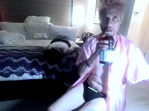 Snapshot of AQuickPhyx chatting on February 2025 03:15:02 PM AQuickPhyx online show from February 2025 03:15:02 PM