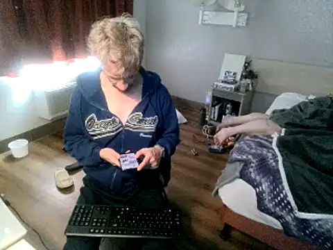 Snapshot of AQuickPhyx chatting on February 2025 04:47:01 PM AQuickPhyx online show from February 2025 04:47:01 PM