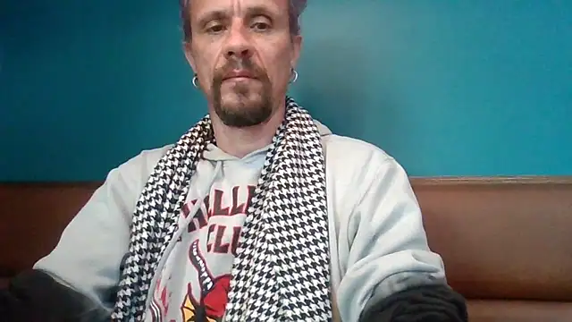 Snapshot of AQuickPhyx chatting on March 2025 11:32:02 PM AQuickPhyx online show from March 2025 11:32:02 PM