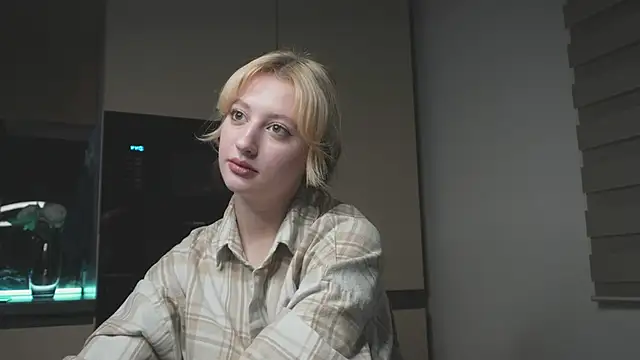 milasmiu online show from February 2025 03:54:01 PM