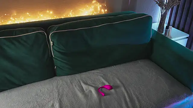 milasmiu online show from February 2025 07:09:01 PM