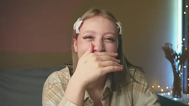 milasmiu online show from March 2025 05:02:02 PM