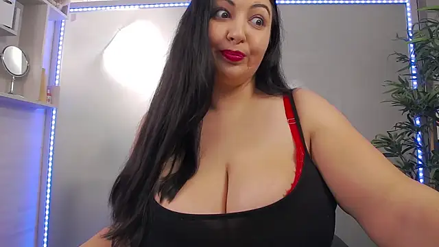 Snapshot of BustyEva_ chatting on November 2025 04:23:02 AM BustyEva online show from November 2025 04:23:02 AM