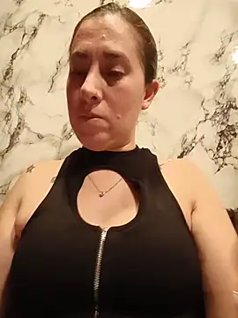 Snapshot of CHARLOTTE_1711 chatting on June 2026 03:58:02 AM CHARLOTTE 1711 online show from June 2026 03:58:02 AM