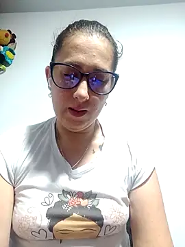 CHARLOTTE 1711 online show from November 2025 04:01:01 AM