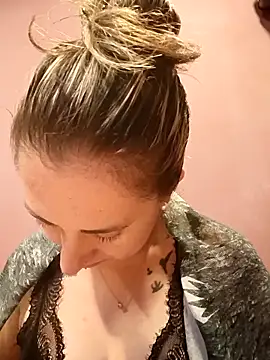 CHARLOTTE 1711 online show from April 2026 03:57:02 AM