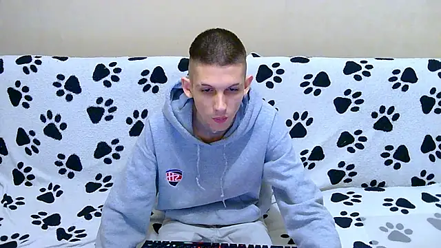 Lester Broo online show from April 2026 09:21:01 PM