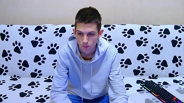 Lester Broo online show from April 2026 09:43:01 PM