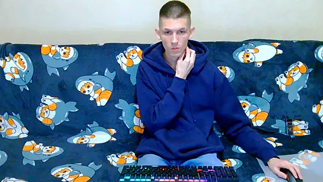 Snapshot of Lester_Broo chatting on October 2025 10:00:02 PM Lester Broo online show from October 2025 10:00:02 PM