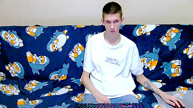 Snapshot of Lester_Broo chatting on November 2025 08:42:01 PM Lester Broo online show from November 2025 08:42:01 PM