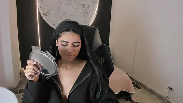 BellaaStorm online show from October 2025 08:33:01 PM