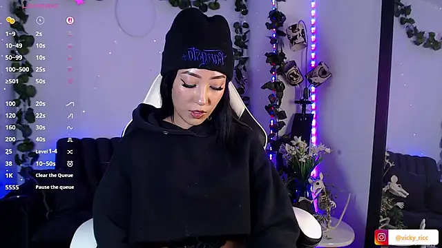 victoria ricci a online show from September 2025 04:55:02 PM