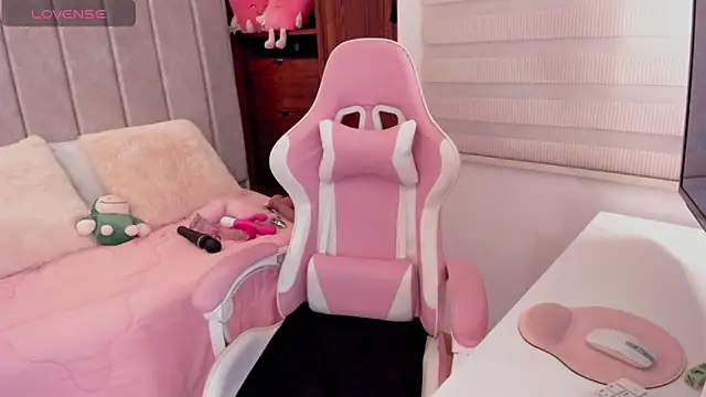 tamy xoo online show from October 2025 07:07:02 PM