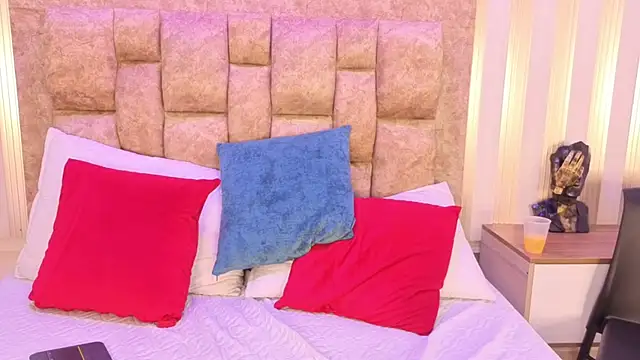 avis lara online show from November 2025 08:09:02 PM