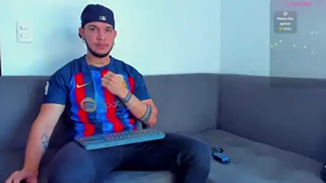 Snapshot of austinoficial chatting on October 2025 08:43:02 PM austinoficial online show from October 2025 08:43:02 PM