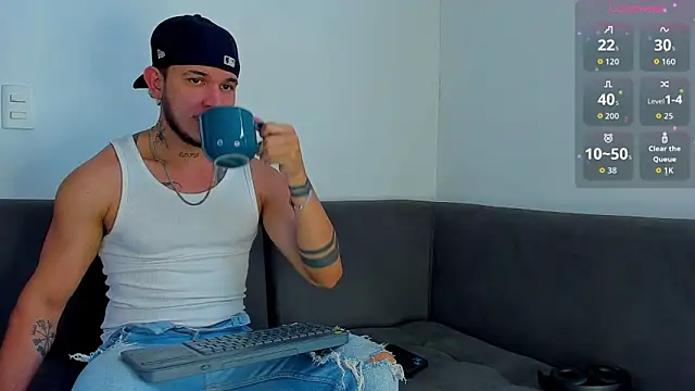 Snapshot of austinoficial chatting on October 2025 08:31:01 PM austinoficial online show from October 2025 08:31:01 PM