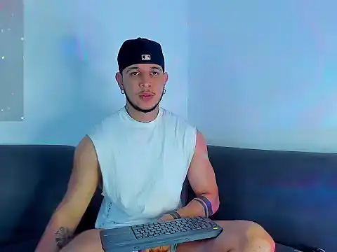 Snapshot of austinoficial chatting on October 2025 11:49:02 PM austinoficial online show from October 2025 11:49:02 PM