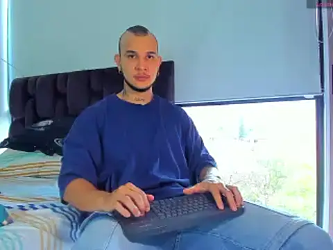 austinoficial online show from February 2026 09:01:02 PM