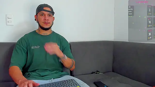 Snapshot of austinoficial chatting on October 2025 08:30:01 PM austinoficial online show from October 2025 08:30:01 PM