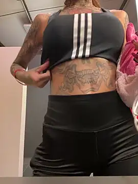 Snapshot of Black_sweet_Rose chatting on February 2025 06:04:01 PM Black sweet Rose online show from February 2025 06:04:01 PM