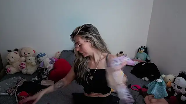 Snapshot of Princezzlove3 chatting on February 2026 12:35:01 PM Princezzlove3 online show from February 2026 12:35:01 PM