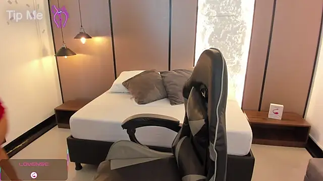 lilly ass  online show from October 2025 12:18:01 PM