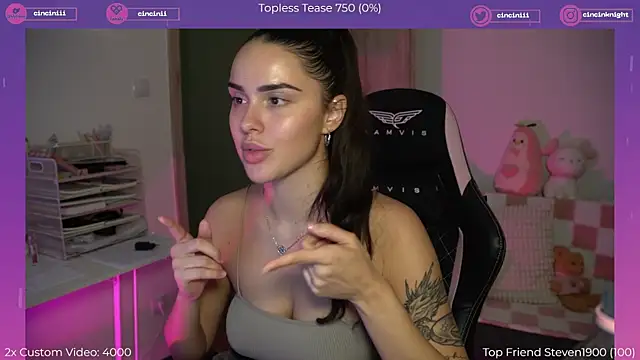 Snapshot of NaomiiMoon chatting on October 2025 07:07:02 PM NaomiiMoon online show from October 2025 07:07:02 PM