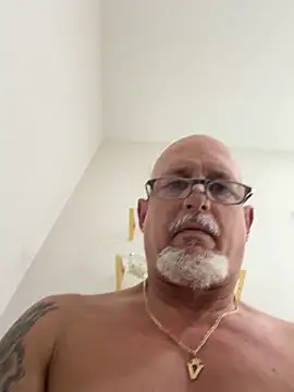 carlospingalinda online show from February 2026 10:05:01 PM