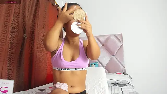 AnieRey online show from November 2025 04:18:01 PM