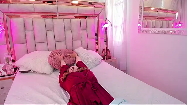 Katalina Evans online show from October 2025 12:08:01 PM