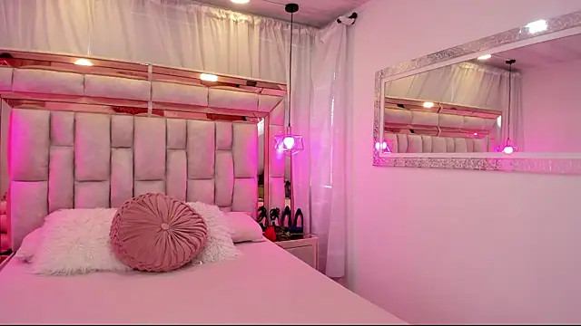 Katalina Evans online show from December 2025 12:27:02 PM