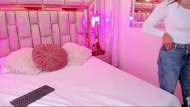 Katalina Evans online show from November 2025 12:09:01 PM